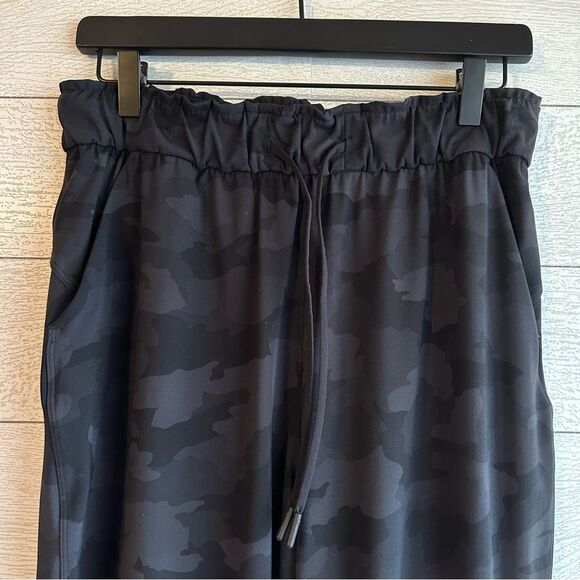 Lululemon Keep Moving Pant 7/8 High-Rise Incognito Camo Multi Grey Size 8 - Picture 6 of 15